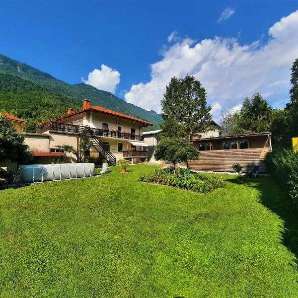 Chalet and Apartment Žonir with SAUNA, hotel v destinaci Kobarid