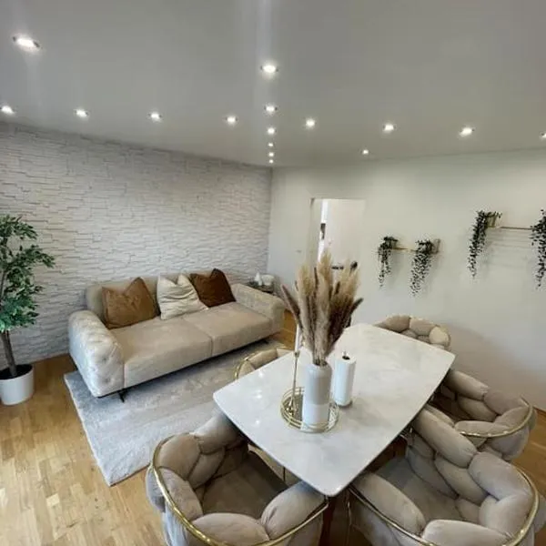 Moderne Wohnung in der nähe vom Parndorf Outlet!, Hotel in Bruckneudorf