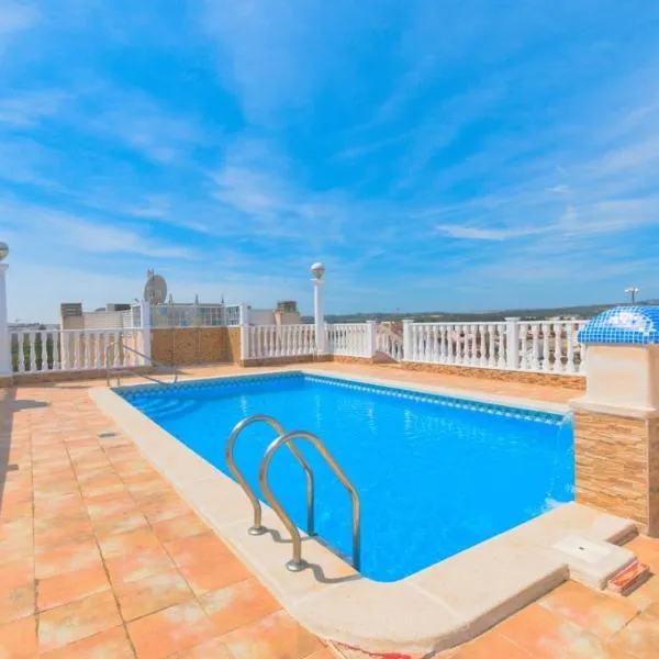 2-Bed Apartment with rooftop pool、Formentera del Seguraのホテル