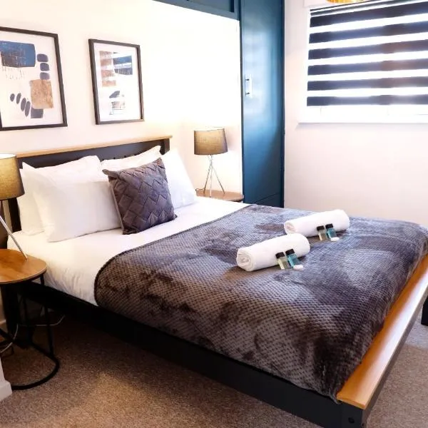 Comfortable 4-BDR House, Sleeps 7, WIFI, Secure Parking, hotel v Cambridge