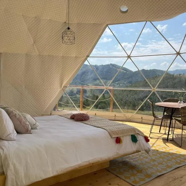Tranquil Dome - Manta's Retreat Glamping Cornereva, hotel a Plopu