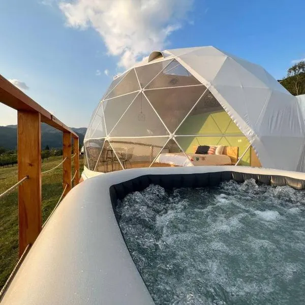 Starry Dome - Manta's Retreat Glamping Cornereva, hotel en Plopu