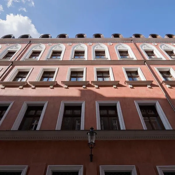 Palazzo Rosso Old Town، فندق في بوزنان