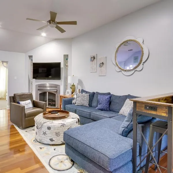 Ocean Springs Home with Fire Pit and Game Room!, hotel en Biloxi