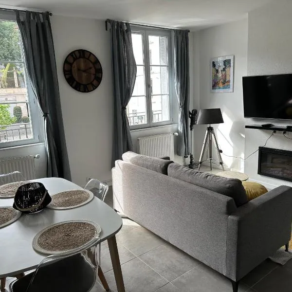 Appartement avec terrasse au Puy, hotel in Le Puy en Velay