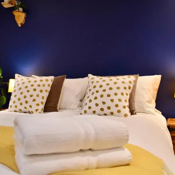 Stylish centrally-located studio with parking, hotell Croydonis