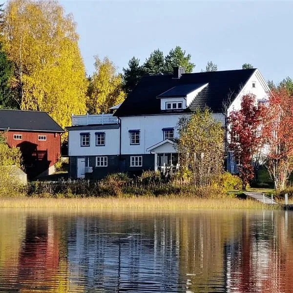Sjöbo, Urlaub direkt am See, hotel v destinaci Rattsjöberget
