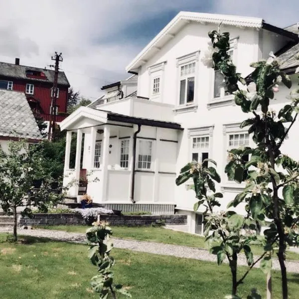 Bo i historisk bygning, kort vei til sentrum, hotel en Trondheim