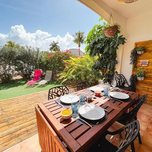 Casa Hibiscus, beach and pool, Orient Bay, hotel in Orient Bay