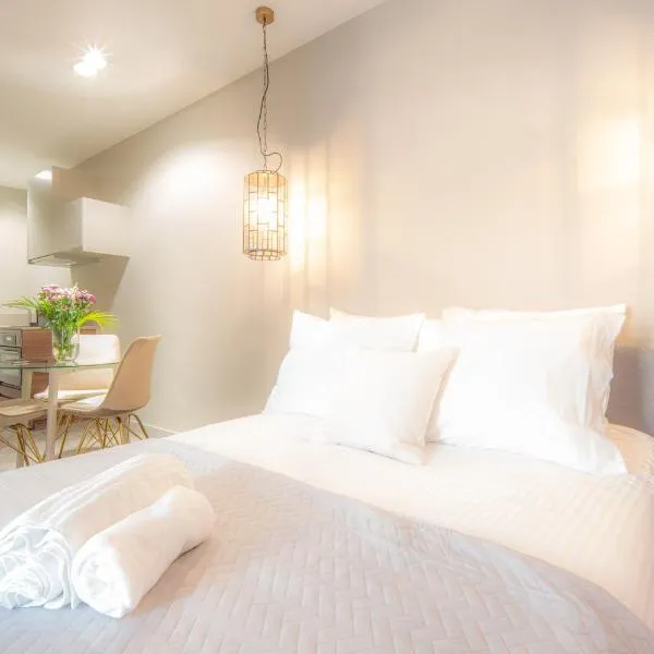 Newly build Art Utopia appartment 10min from Rotterdam Central City app1, hotel v destinaci Schiedam