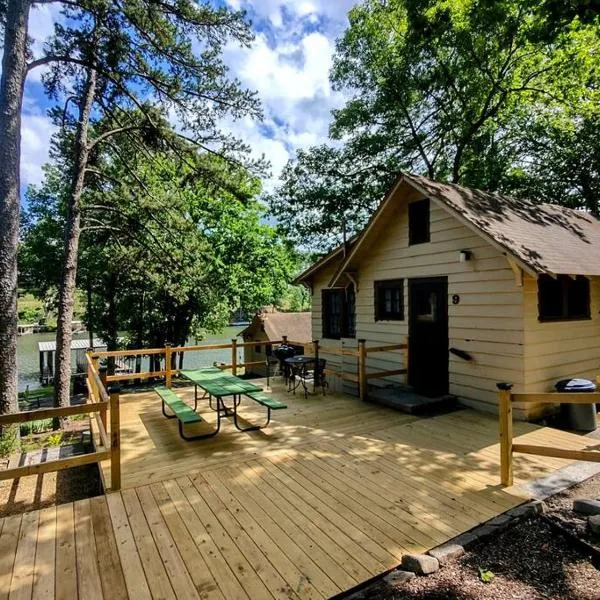#09 - Large Lakeview One Bedroom- Pet Friendly, hotel v destinaci Hot Springs