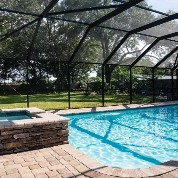 Cozy Coastal Haven-Private Pool & Outdoor Kitchen, hotel in Fort Walton Beach