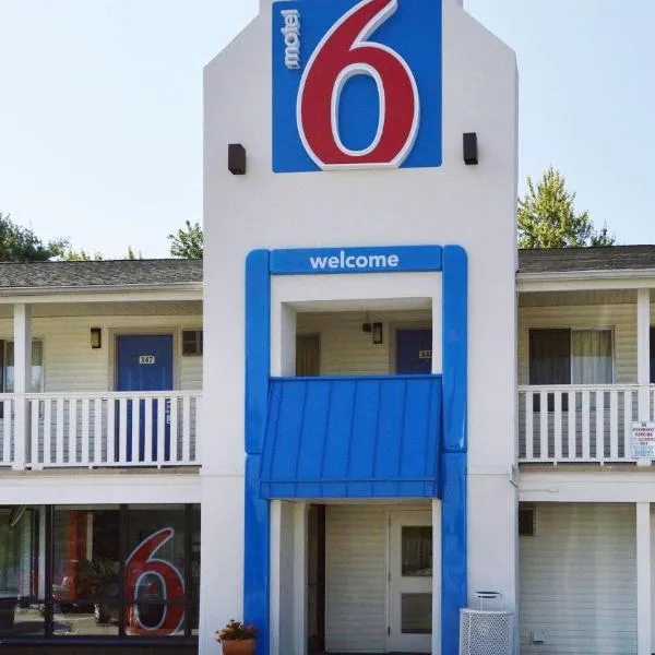 Motel 6-Nashua, NH, viešbutis mieste Groton