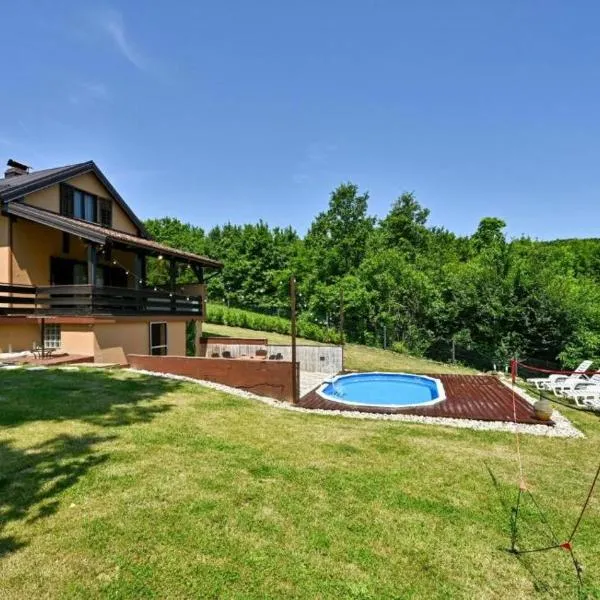 Jungle House with private pool, hot tub and sauna, hotel v mestu Sveti Ivan Zelina