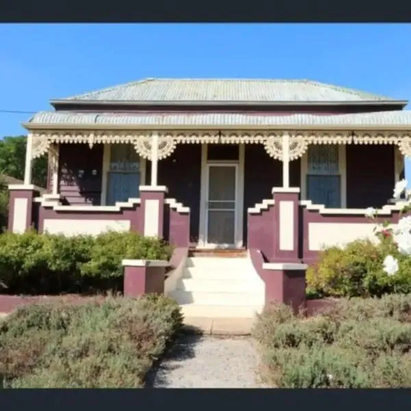 R&R Blue Diamond Luxury Cottage Maryborough, Vic, hotel in Maryborough