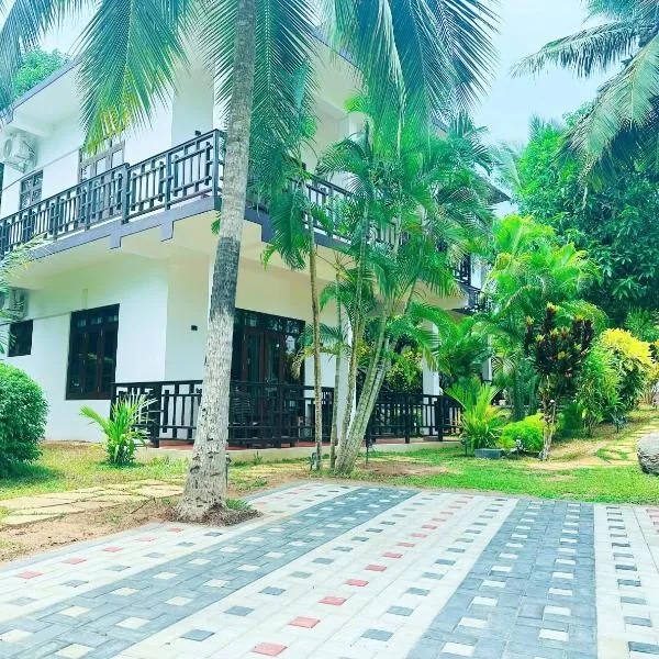 Shine Wave Turtle Beach, hotel u gradu Tangale