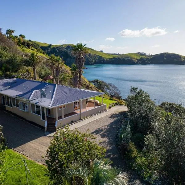 Seascape Point - Mahinepua Bay Clifftop Retreat, hotel v destinaci Mahinepua