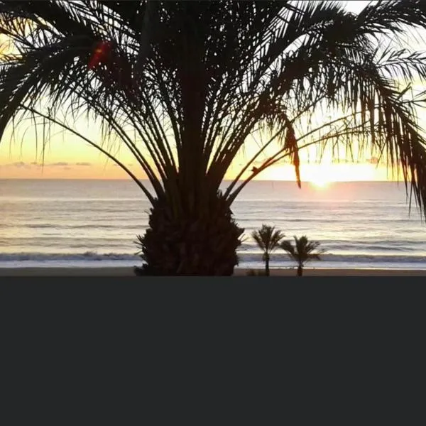 Fabulous Front Line 3-Bedroom Apartment in Mojacar, hotel en Mojácar