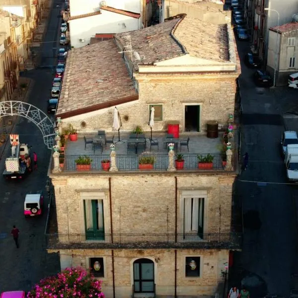 Palazzo Restifa, hotel Montalbano Eliconában