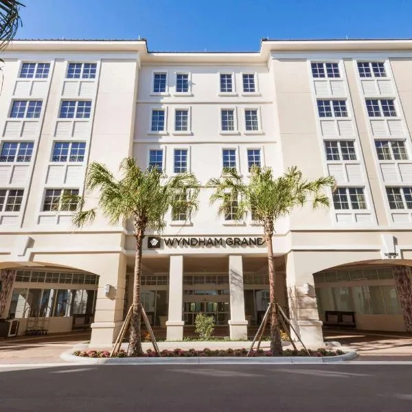 Wyndham Grand Jupiter at Harbourside Place, hotel in Tequesta