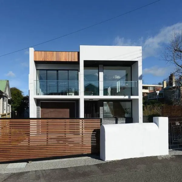 Modern Sandy Bay Apt - Close to Salamanca & CBD, hotel in Sandy Bay