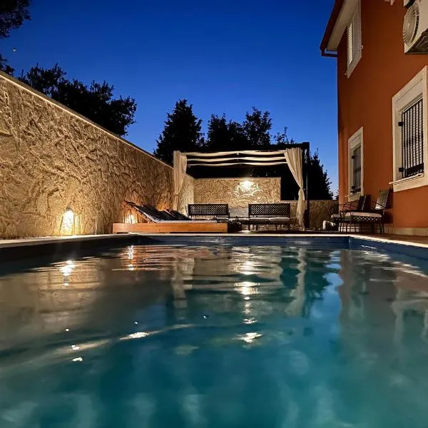 Duplex Apartment with Private Swimming Pool, hotel di Preko