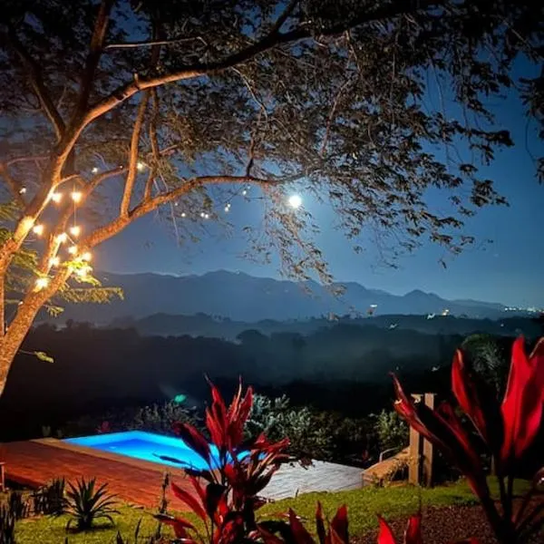 Luxury Villa Carao - Serene Amazing Views at Finca Chilanga, hotel v destinaci San Mateo