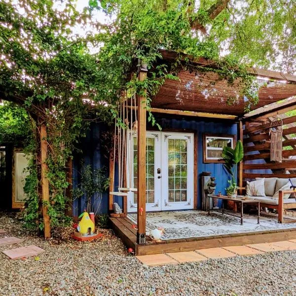 Cozy AF Tiny-House Oasis, hotel v destinaci Tampa