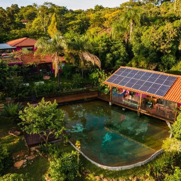 Casa Rosa - Terra Dourada, Paraíso na Natureza, piscina natural, Wi-Fi、ブラジリアのホテル