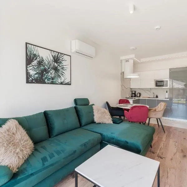 Apartament Przy Plaży - Zielony Szmaragd by Perłowa Przystań Rent, hotel v mestu Sianozety