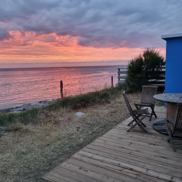 Petite maison avec jardin face mer, hotel en Agon-Coutainville