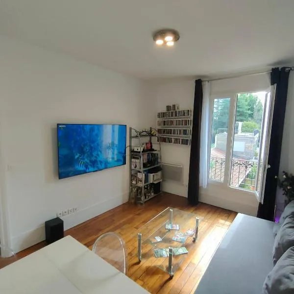 Bel appartement Paris Ouest sur cour proche métro, hotel in Boulogne-Billancourt