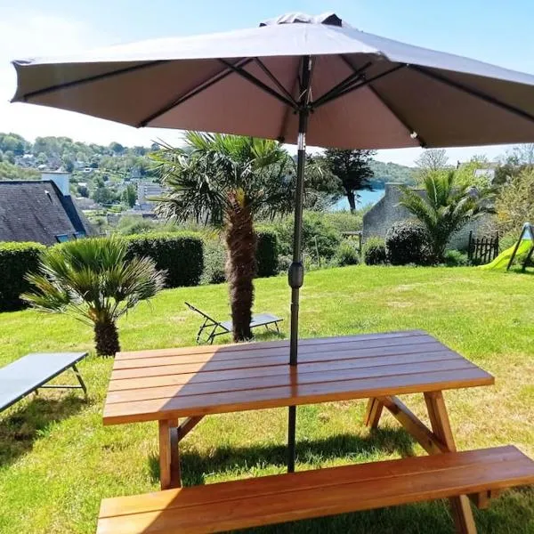 Maison 12 pers Douarnenez kerlaz 2 étoiles Atout France, hotel in Kerlaz