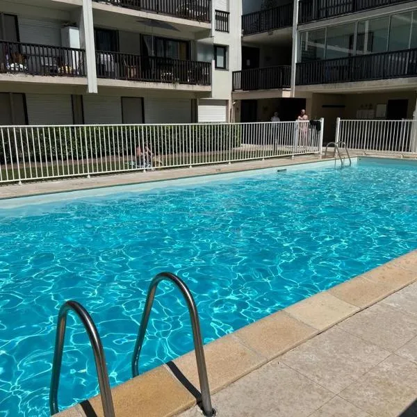 LE COSY avec piscine et balcon, hotel in Trouville-sur-Mer
