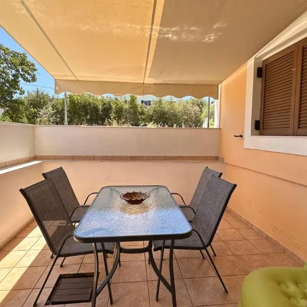 Cosy summer studio by the sea in Ireo, Samos, hotel in Iraion