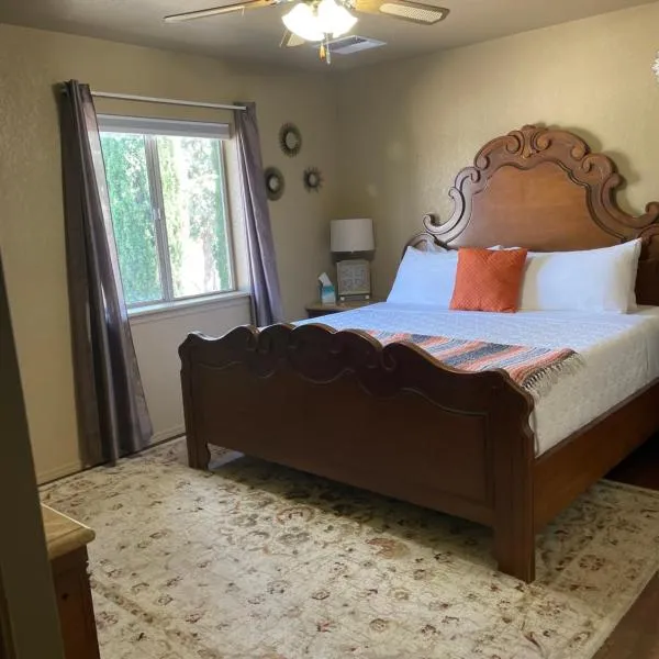 All season vacation home!, hotel in Cottonwood