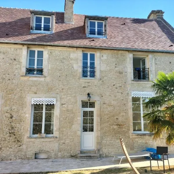 La maison des remparts, hotel in Falaise