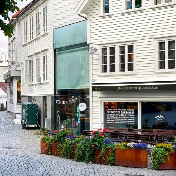 Charming Rooftop Apartment in Heart of Stavanger, hotel in Stavanger