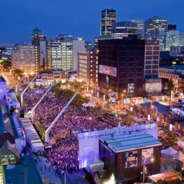 2 bedroom Condo in the heart of the city Montreal, hotel a Montreal