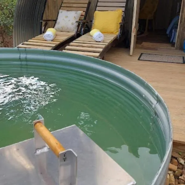 11 Mountain Stream Hot Tub Self Catering, отель в городе Гордонс-Бей