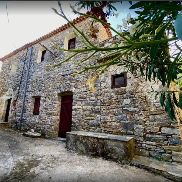 POLLY FOURNAROU tower-house، فندق في Miléa