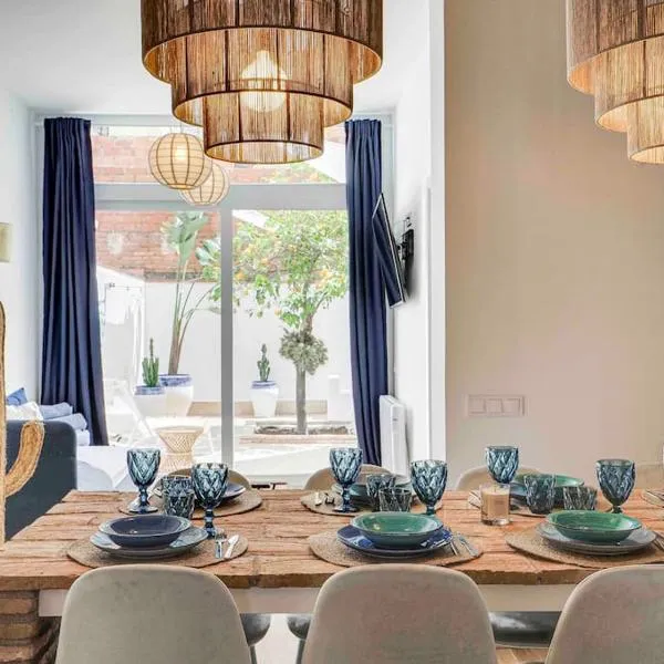 Casa Mandarina: 4 Bedrooms - 2 Terraces - Parking, hotel en L'Hospitalet de Llobregat