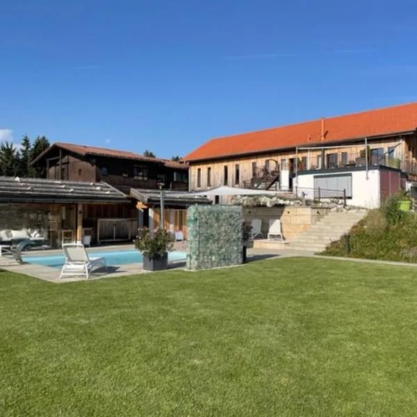 Private Luxury Chalet, готель у місті Зігсдорф