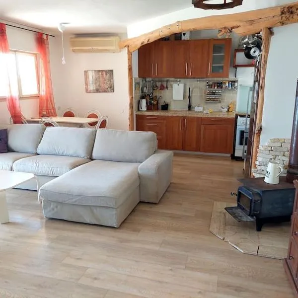מצפה 1050, hotel v destinaci Neve Ativ