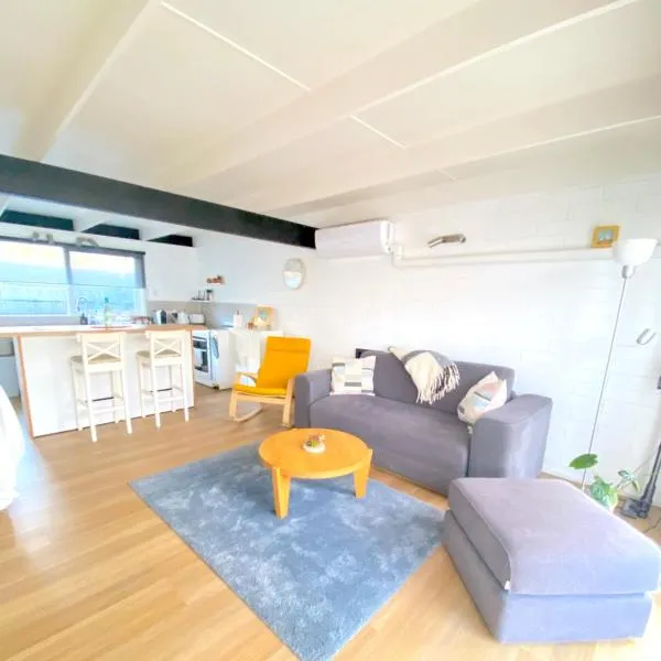 Charming Beach Home, hotel in Mornington