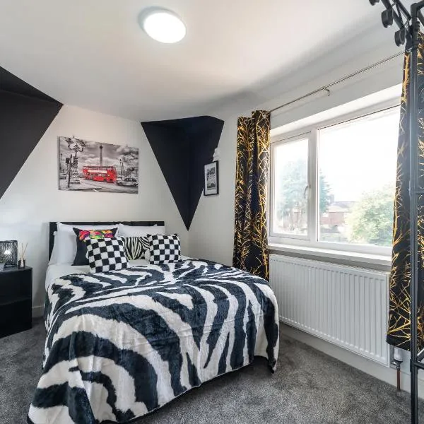 2 Vehicle Private Parking, Aseda 4 Bedroom Game Zone -Pool table, Garden Home, hotel in Hull
