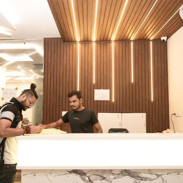 वाराणसी में, होटल HOLY LAND