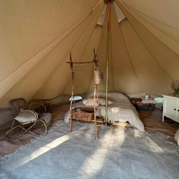 Le Brasseur Logements - Tents, hotel v destinaci Saint-Caprais