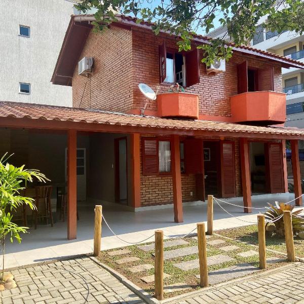 020A - Casa para até 10 pessoas perto da praia