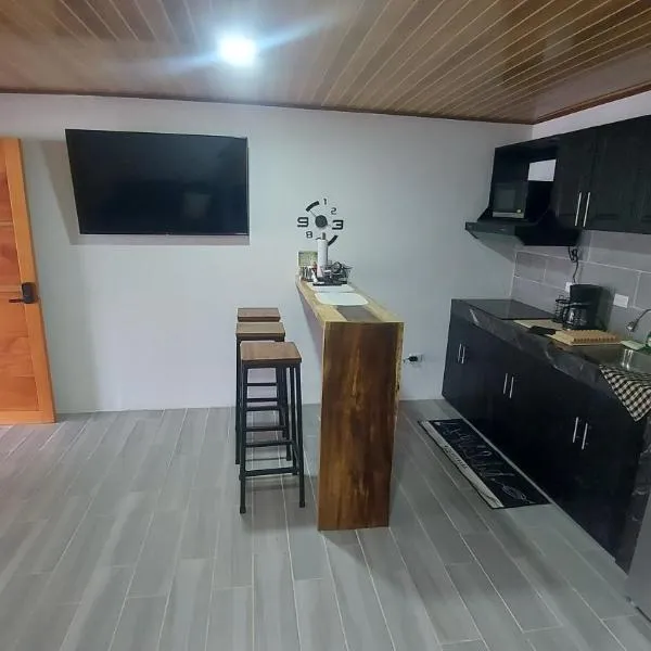 Casa Dñ Ana, hotel v destinaci Jacó